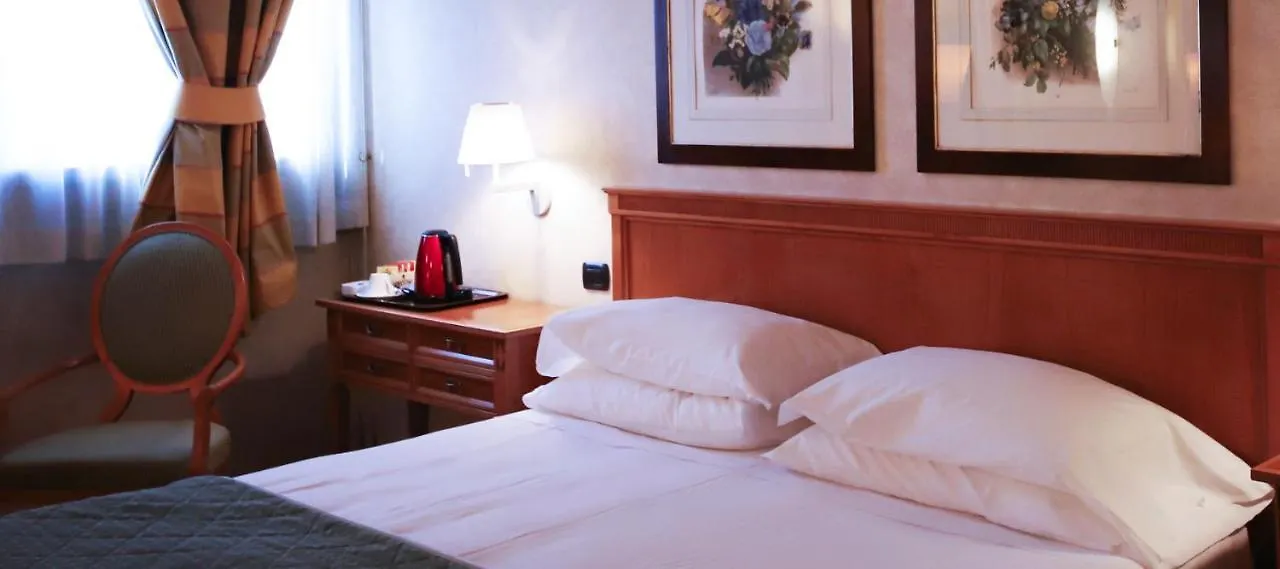 Monica Hotel Fiera Pregnana Milanese 4*,