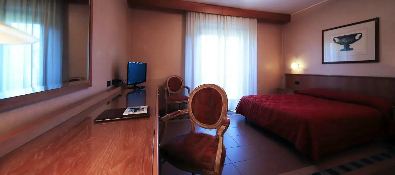 Monica Hotel Fiera Pregnana Milanese 4*,
